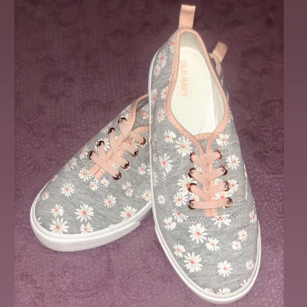 Old Navy Daisy Sneakers  🧡🌸